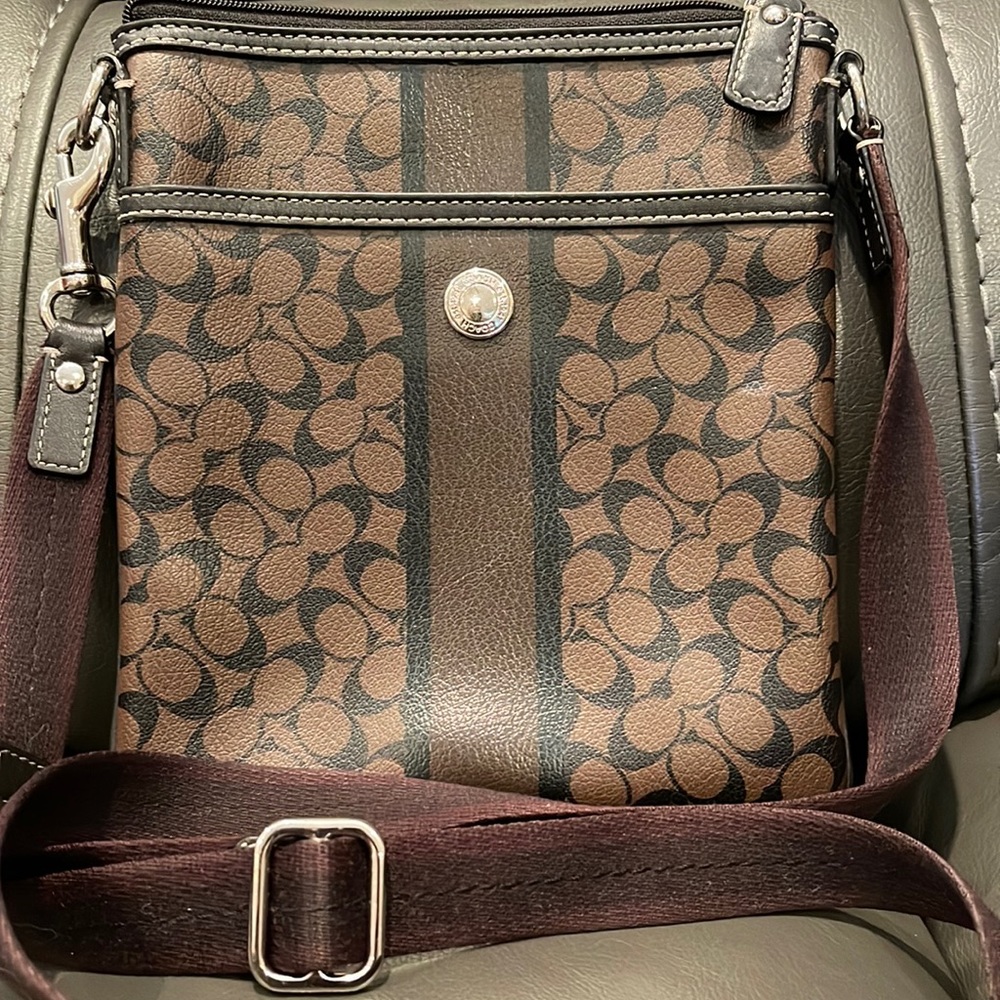 Like New Coach Brown Shoulder Bag. Very clean!